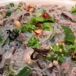 Thailändischer Glasnudelsalat mit Schweinefleisch - ยำวุ้นเส้น (Yam Wun Sen Muh)