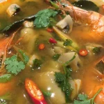 Sauer-scharfe Suppe mit Garnelen - ต้มยำกุ้ง (Tom Yam Gung)