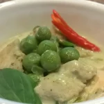 Grünes Curry mit Hühnerfleisch – แกงเขียวหวานไก่ (Gaeng Khiao Wan Gai)