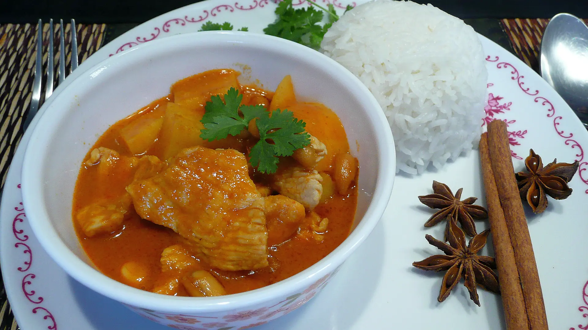 Massaman Curry – แกงมัสมั่น (Gaeng Matsaman)