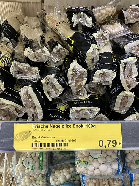 Enokitake sind keine Nagelpilze, sondern Nadelpilze!