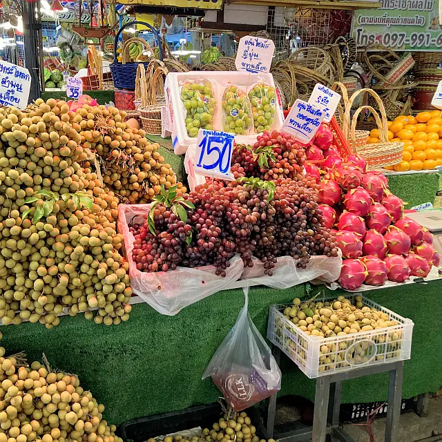 Manches Thailändisches Obst isst man nicht mit Chili-Salz.